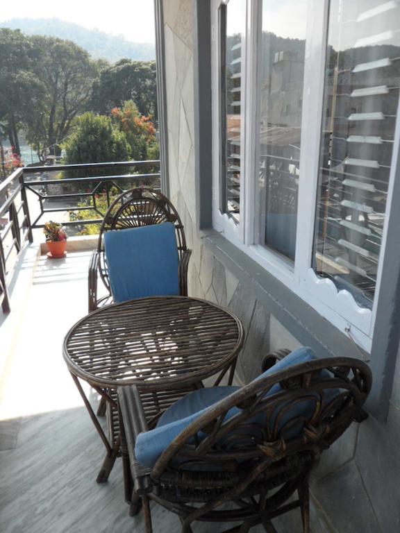 Hotel Nirvana Pokhara Esterno foto