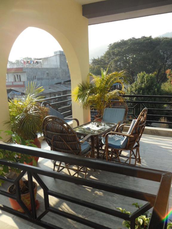 Hotel Nirvana Pokhara Esterno foto