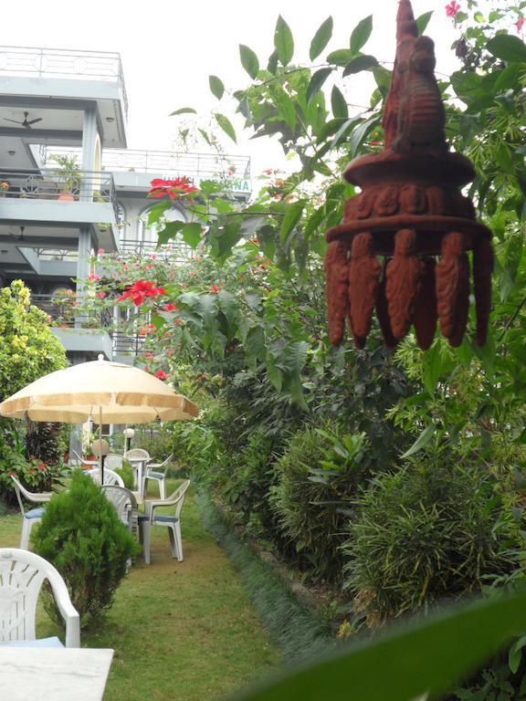 Hotel Nirvana Pokhara Esterno foto