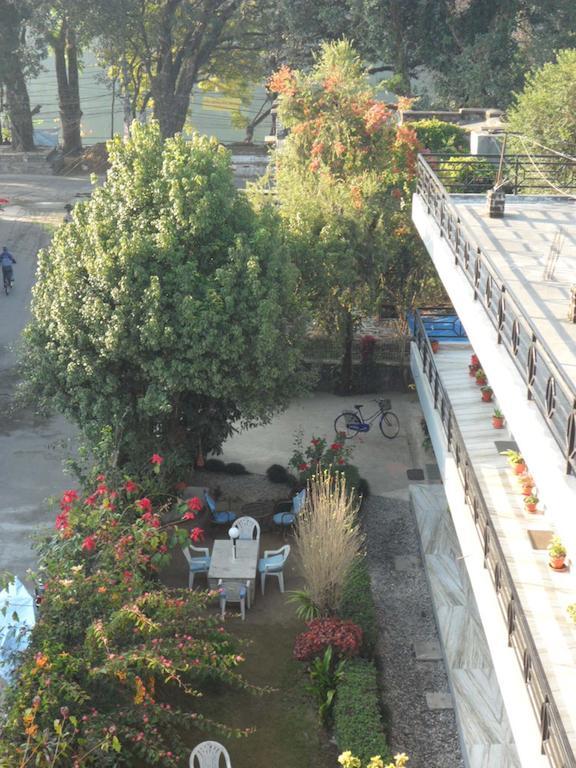 Hotel Nirvana Pokhara Esterno foto