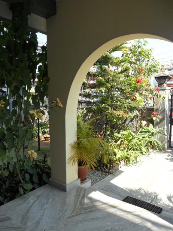 Hotel Nirvana Pokhara Esterno foto